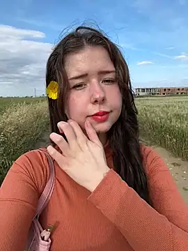 leiawifey online show from April 10, 2026, 1:49 pm