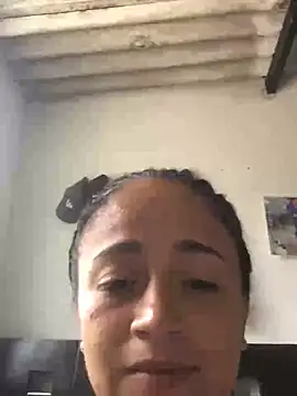 kloeMadels online show from April 12, 2026, 5:29 pm
