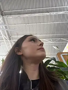 Snapshot of AnitaFly chatting on May 10, 2026, 12:43 pm AnitaFly online show from May 10, 2026, 12:43 pm