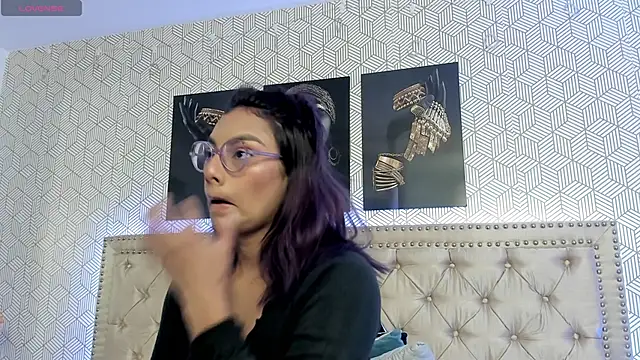 ValeAlvarez  online show from March 27, 2026, 6:40 pm