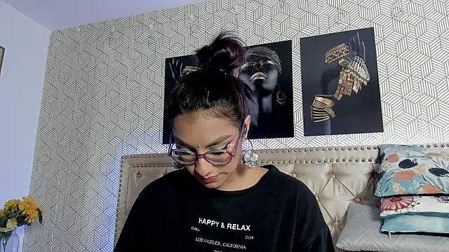 Snapshot of ValeAlvarez_ chatting on April 7, 2026, 4:07 pm ValeAlvarez online show from April 7, 2026, 4:07 pm