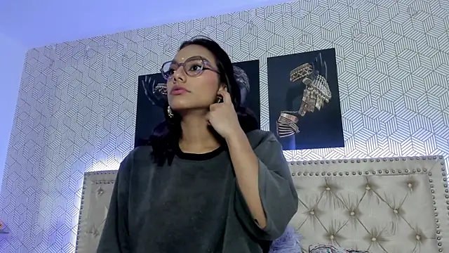 Snapshot of ValeAlvarez_ chatting on May 14, 2026, 2:35 pm ValeAlvarez online show from May 14, 2026, 2:35 pm