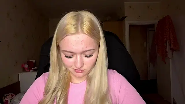 Snapshot of Sophia_Blonde chatting on April 2, 2026, 1:47 am Sophia Blonde online show from April 2, 2026, 1:47 am