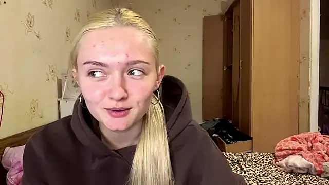 Snapshot of Sophia_Blonde chatting on April 10, 2026, 3:17 pm Sophia Blonde online show from April 10, 2026, 3:17 pm
