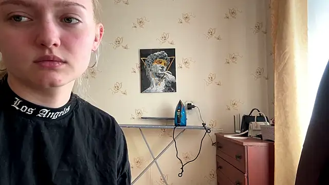 Snapshot of Sophia_Blonde chatting on April 21, 2026, 11:49 am Sophia Blonde online show from April 21, 2026, 11:49 am