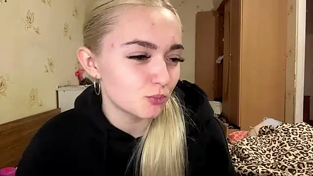 Snapshot of Sophia_Blonde chatting on April 24, 2026, 4:42 pm Sophia Blonde online show from April 24, 2026, 4:42 pm