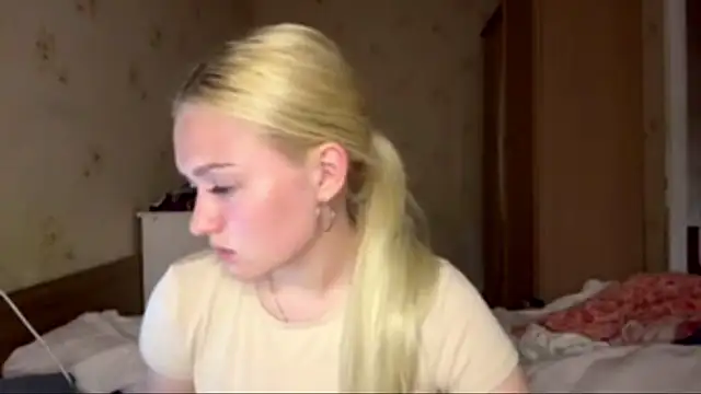 Snapshot of Sophia_Blonde chatting on May 19, 2026, 3:40 pm Sophia Blonde online show from May 19, 2026, 3:40 pm