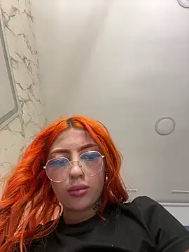Snapshot of Magic_liah chatting on April 16, 2026, 9:39 pm Magic liah online show from April 16, 2026, 9:39 pm