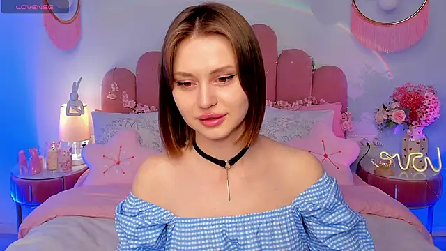 MariLew online show from April 15, 2026, 5:36 am