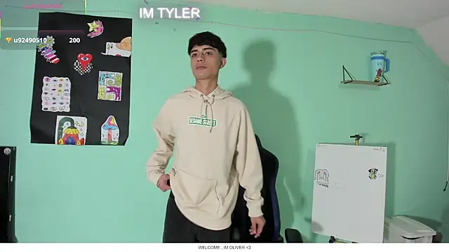 TYLERhHOT2005 online show from April 8, 2026, 3:39 am