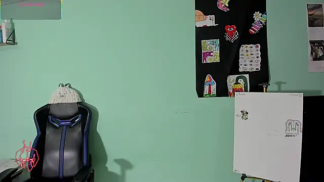 TYLERhHOT2005 online show from April 25, 2026, 11:13 pm