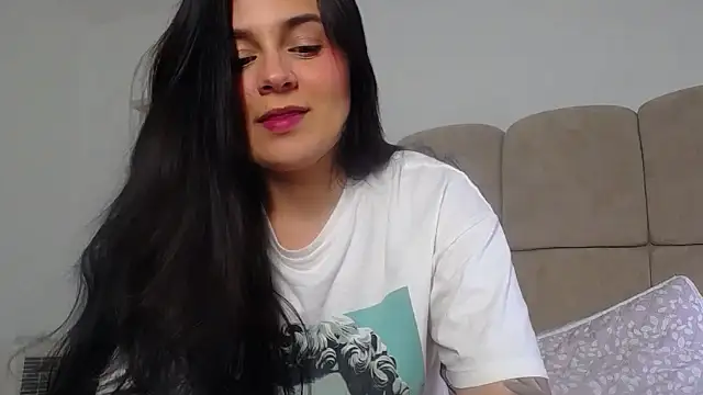 SofiaBanks  online show from April 13, 2026, 10:37 pm