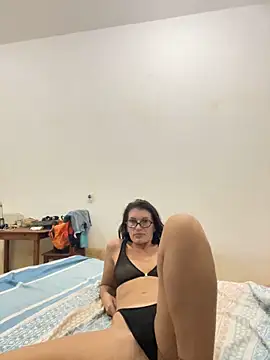 kimberlysnow11 online show from May 17, 2026, 3:04 am