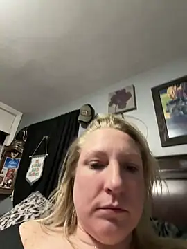 sweetkacibaby online show from April 8, 2026, 4:23 am