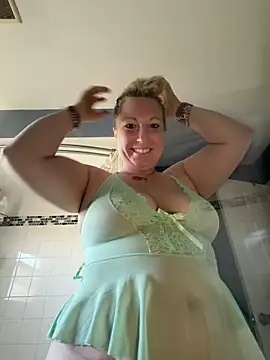 Snapshot of sweetkacibaby chatting on April 25, 2026, 1:03 pm sweetkacibaby online show from April 25, 2026, 1:03 pm