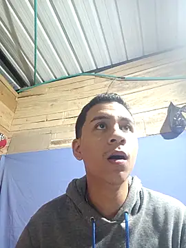 Snapshot of Emyli_Liamm chatting on March 26, 2026, 9:04 am Emyli Liamm online show from March 26, 2026, 9:04 am