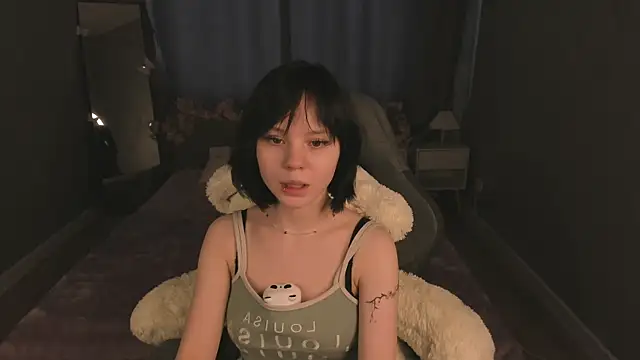 Loly Cuttie online show from May 4, 2026, 1:18 pm
