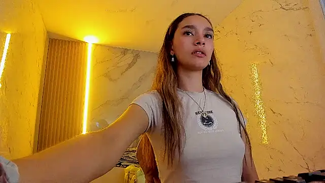 Snapshot of Paulin_roses_tf chatting on May 15, 2026, 2:24 pm Paulin roses tf online show from May 15, 2026, 2:24 pm