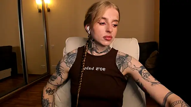 Snapshot of harley_kimm chatting on June 20, 2026, 5:32 am harley kimm online show from June 20, 2026, 5:32 am