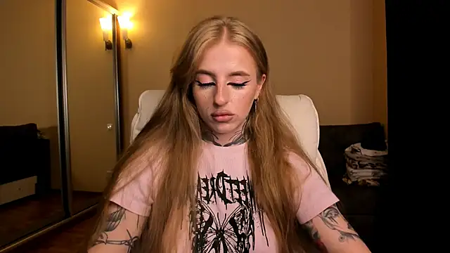 Snapshot of harley_kimm chatting on July 6, 2026, 5:48 am harley kimm online show from July 6, 2026, 5:48 am