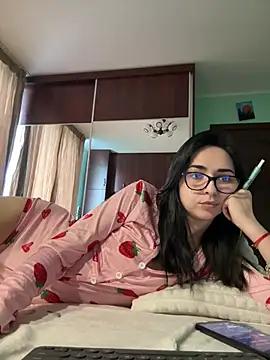 Snapshot of TheaMerve chatting on April 22, 2026, 1:01 pm TheaMerve online show from April 22, 2026, 1:01 pm