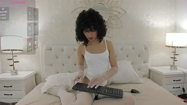 Snapshot of Julietta___ chatting on May 12, 2026, 12:35 pm Julietta online show from May 12, 2026, 12:35 pm