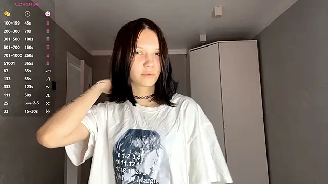 AmeliaMiotii online show from April 25, 2026, 11:13 am