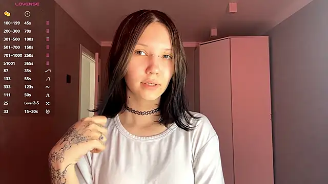 AmeliaMiotii online show from April 26, 2026, 11:08 am