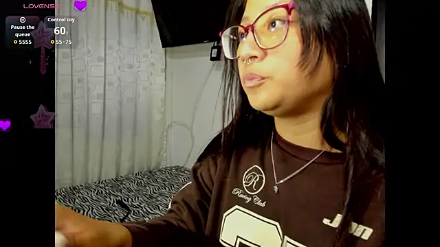 Snapshot of rouse__red chatting on March 30, 2026, 10:33 pm rouse red online show from March 30, 2026, 10:33 pm