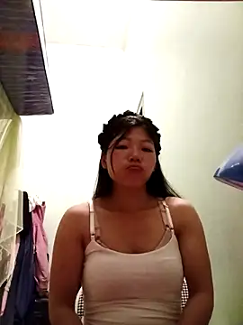 -Quyny- online show from April 19, 2026, 7:38 pm
