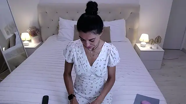 AriannaCruise online show from July 5, 2026, 3:34 am