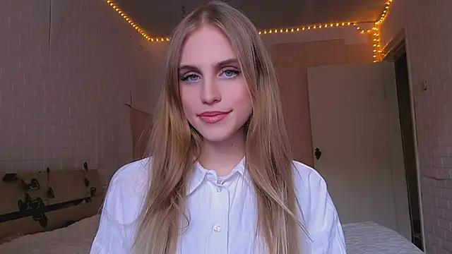 EveCoutch online show from March 31, 2026, 12:05 pm