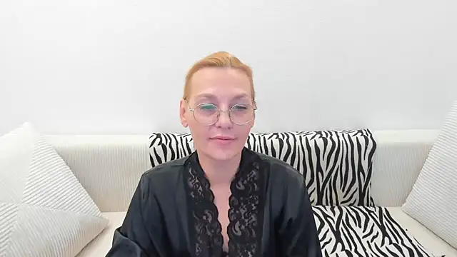 Snapshot of OeigesMik chatting on April 20, 2026, 9:01 am OeigesMik online show from April 20, 2026, 9:01 am