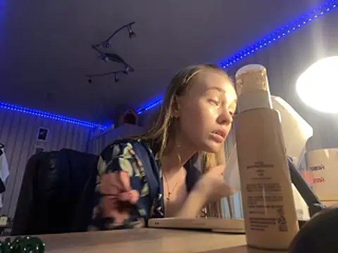 melissashineeee online show from April 3, 2026, 10:46 am