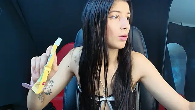 jazminswee online show from May 1, 2026, 8:24 pm