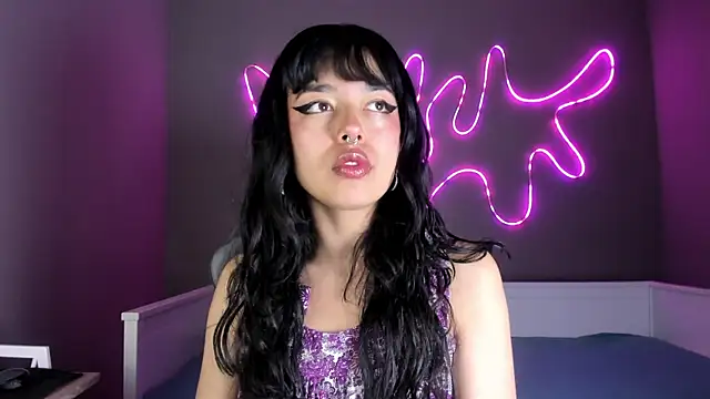 Snapshot of Saphyralux chatting on May 2, 2026, 9:53 pm Saphyralux online show from May 2, 2026, 9:53 pm