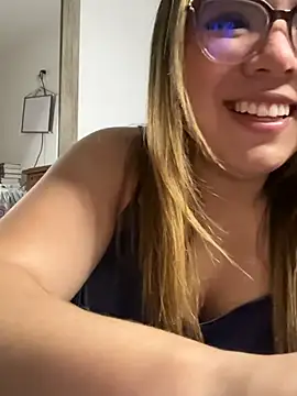 Snapshot of spicymichelle chatting on April 4, 2026, 2:43 am spicymichelle online show from April 4, 2026, 2:43 am