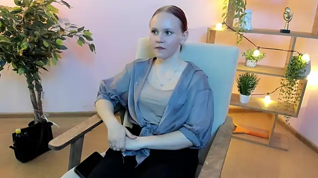 Snapshot of CharlaFenbert chatting on March 29, 2026, 9:20 am CharlaFenbert online show from March 29, 2026, 9:20 am