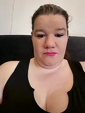 Snapshot of curvystachel42 chatting on April 4, 2026, 11:18 am curvystachel42 online show from April 4, 2026, 11:18 am