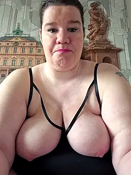 Snapshot of curvystachel42 chatting on April 10, 2026, 1:16 pm curvystachel42 online show from April 10, 2026, 1:16 pm
