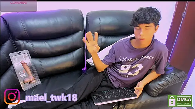 Snapshot of Mael_Twink chatting on April 11, 2026, 7:07 pm Mael Twink online show from April 11, 2026, 7:07 pm