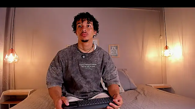 Snapshot of dominik_drake chatting on May 25, 2026, 12:33 pm dominik drake online show from May 25, 2026, 12:33 pm