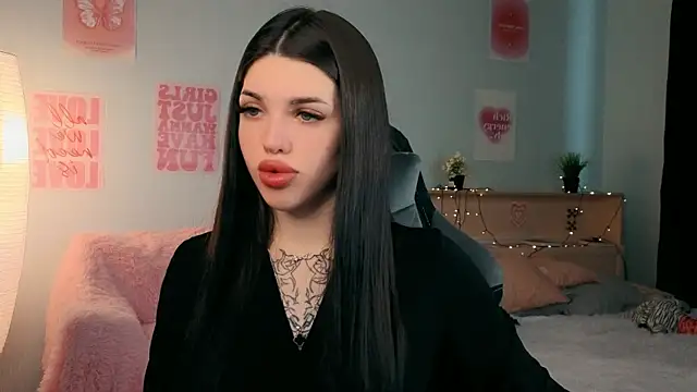 molly rettyy online show from May 9, 2026, 4:39 am