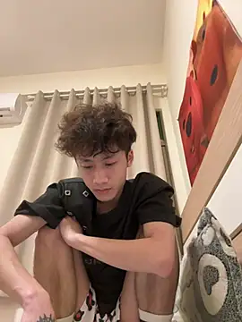 sexyboy-3525 online show from April 17, 2026, 1:25 pm