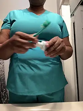 Sweetie8582 online show from April 4, 2026, 9:51 am