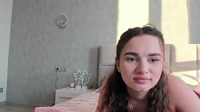 AlinaLuxxx online show from April 4, 2026, 3:53 pm