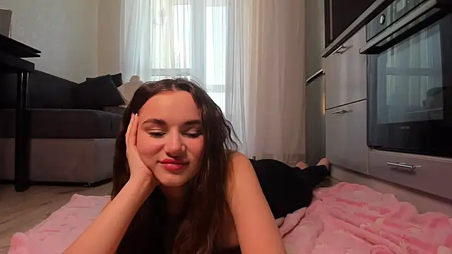 Snapshot of AlinaLuxxx chatting on May 23, 2026, 6:18 am AlinaLuxxx online show from May 23, 2026, 6:18 am
