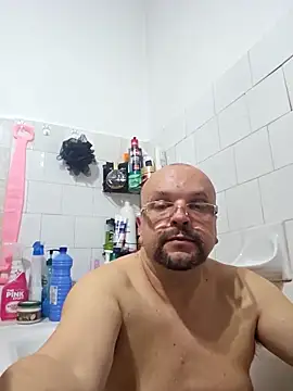 Snapshot of Cristo1982 chatting on April 17, 2026, 6:11 pm Cristo1982 online show from April 17, 2026, 6:11 pm