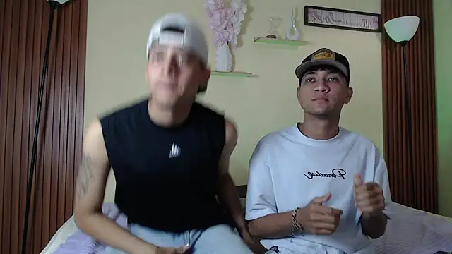 Snapshot of TwoHotTrouble_ chatting on March 30, 2026, 10:00 pm TwoHotTrouble online show from March 30, 2026, 10:00 pm