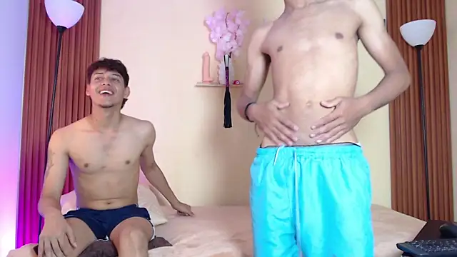 TwoHotTrouble  online show from April 11, 2026, 4:33 pm